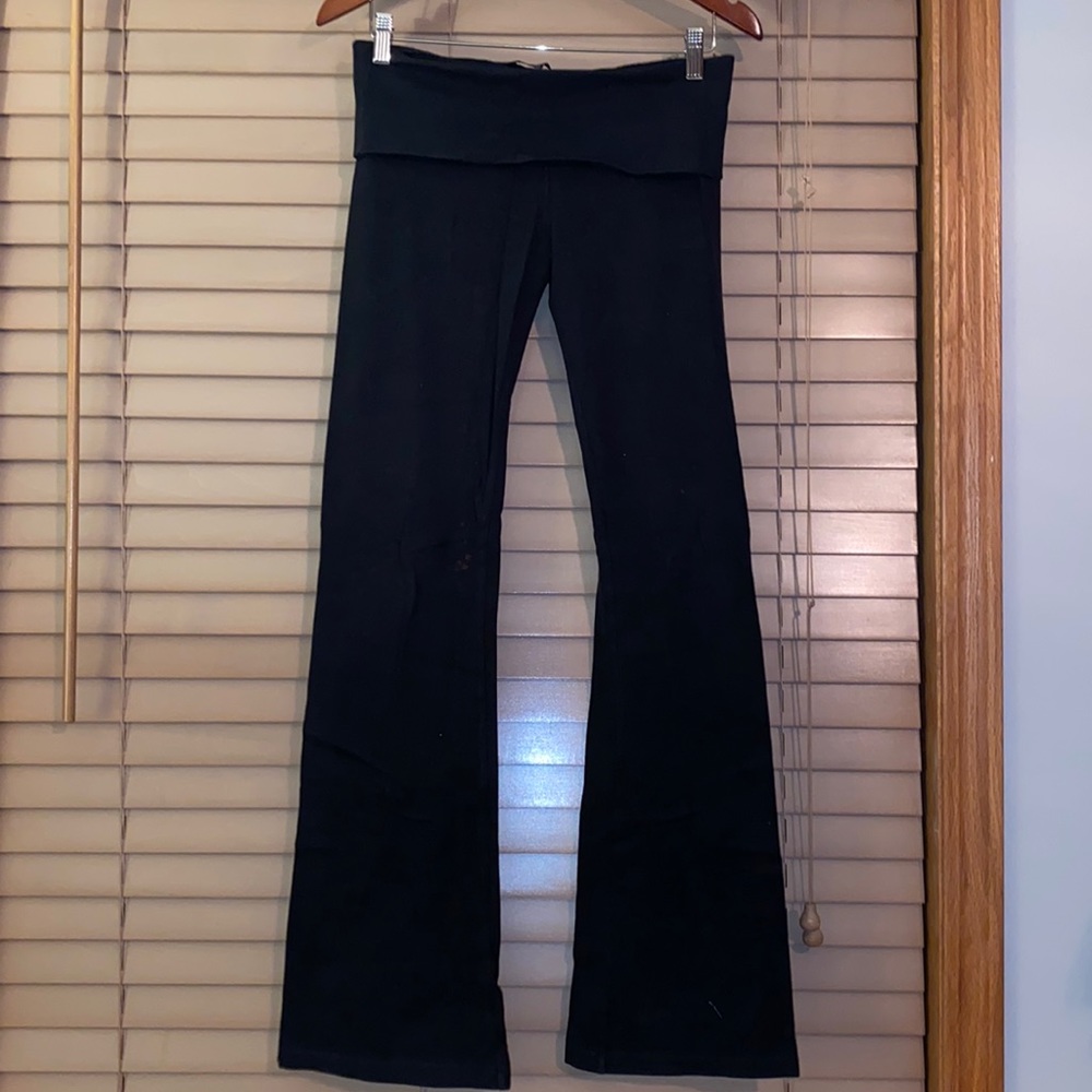 Black victoria’s secret yoga pants with gold wings on the back waist band-S Long